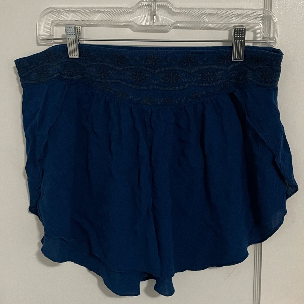 Ecote Embroidered Waist Shorts Sz L